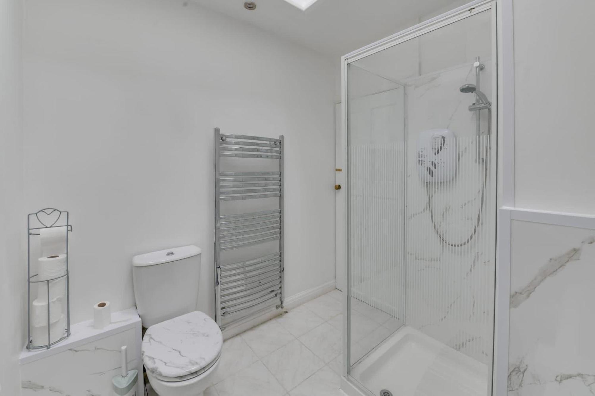 Дом отдыха Remarkable 3-bed House In Middleton
