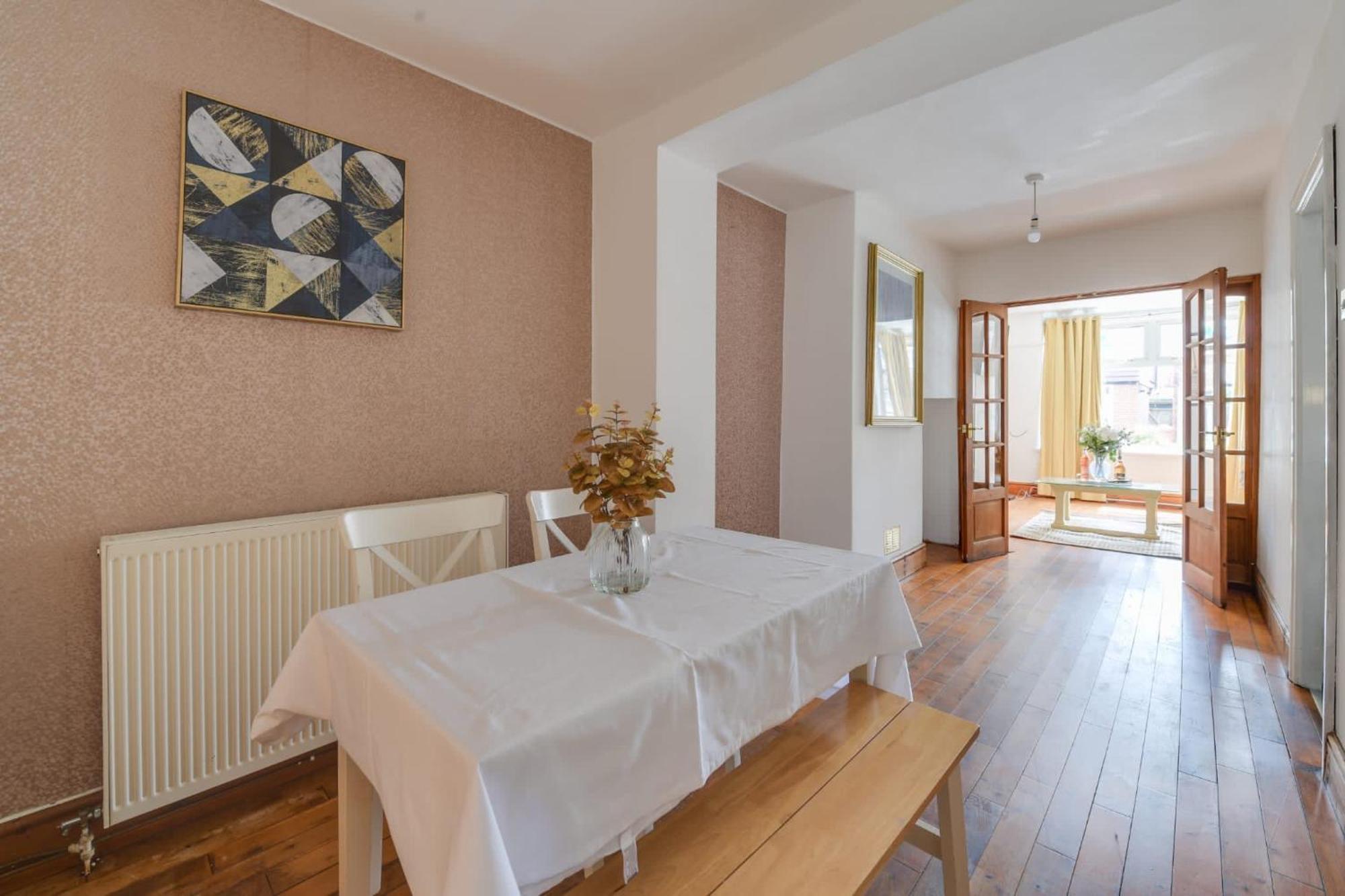 Remarkable 3-bed House In Middleton Дом отдыха Манчестер